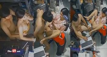 Camera giấu kín ghi lại cảnh vợ chồng tranh thủ tại bàn làm việc