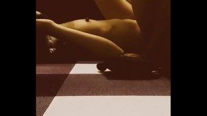 Anh người yêu như cái máy đóng cọc, hơn một phút mà em đã rên không kịp thở